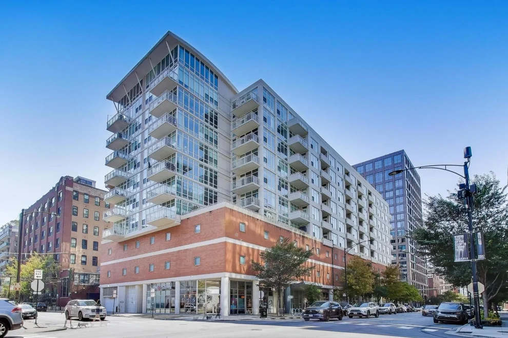 Unit for sale at 909 W Washington Boulevard, Chicago, IL 60607
