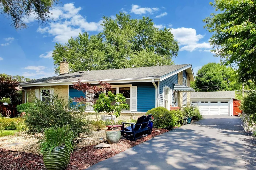 Unit for sale at 413 N Wilshire Lane, Arlington Heights, IL 60004
