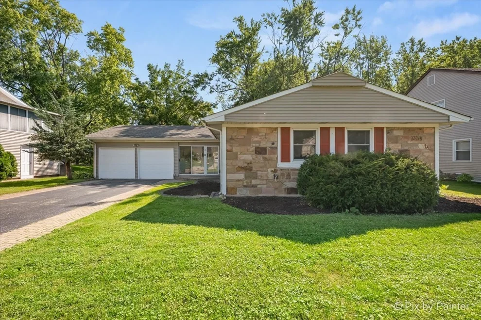 Unit for sale at 720 Woodhollow Lane, Buffalo Grove, IL 60089