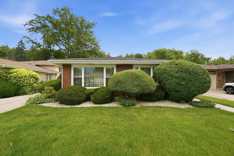 Unit for sale at 16955 S BERNARDINE Street, Lansing, IL 60438