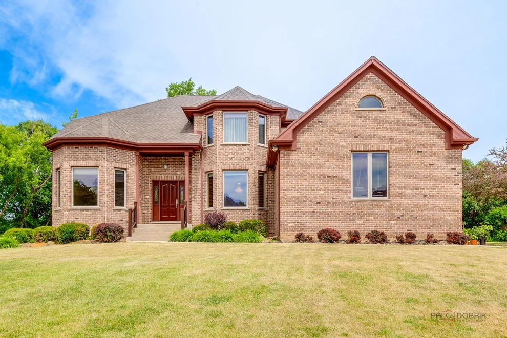 Unit for sale at 41 Park View Lane, Hawthorn Woods, IL 60047