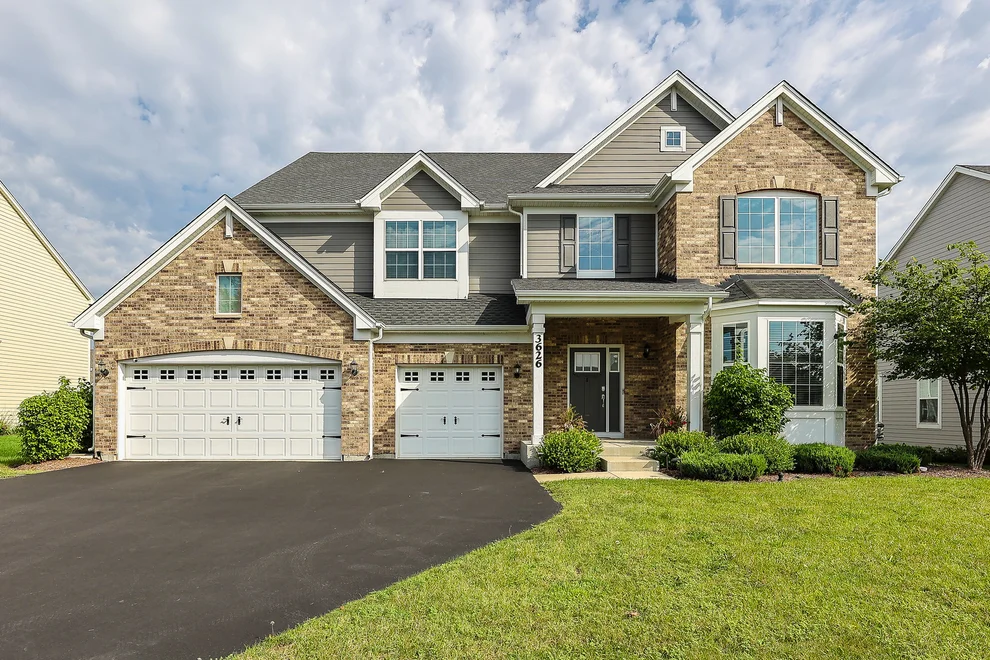 Unit for sale at 3626 Emerald Road, Elgin, IL 60124