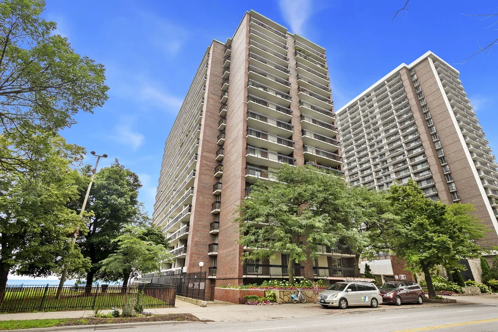 Unit for sale at 5901 N Sheridan Road, Chicago, IL 60660