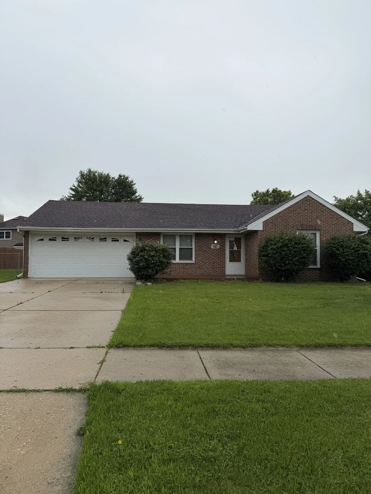 Unit for sale at 917 Shady Lane, Aurora, IL 60506