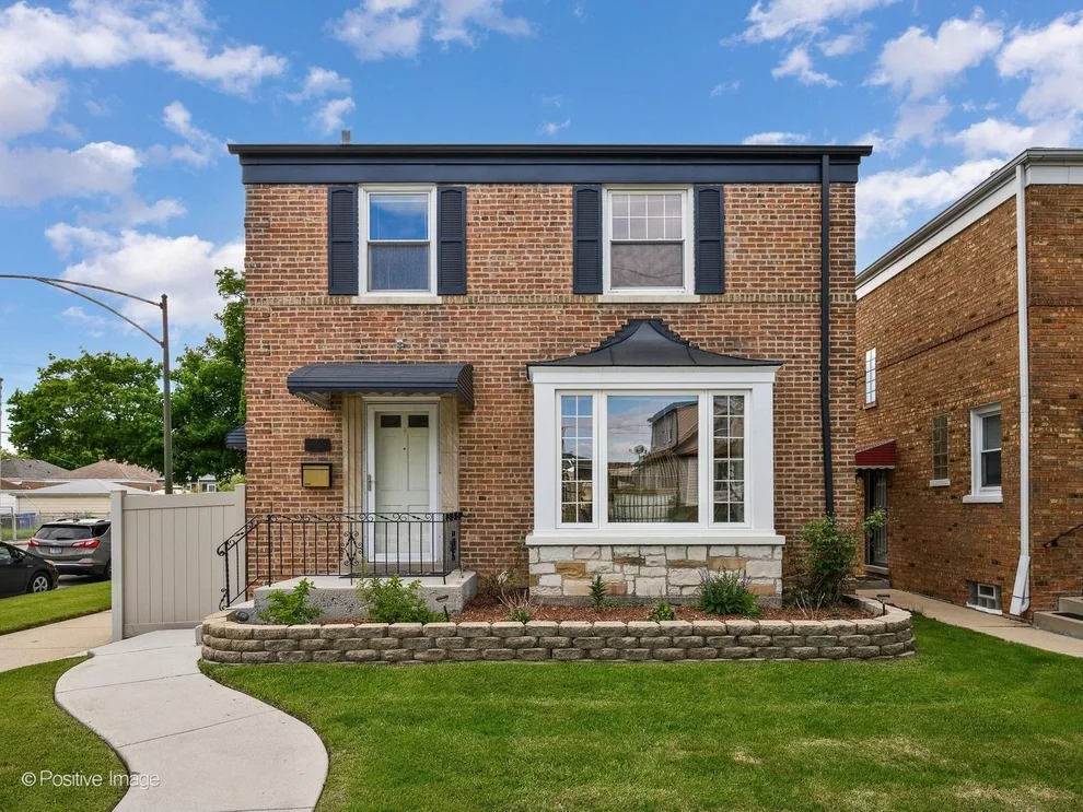 Unit for sale at 3400 N Narragansett Avenue, Chicago, IL 60634