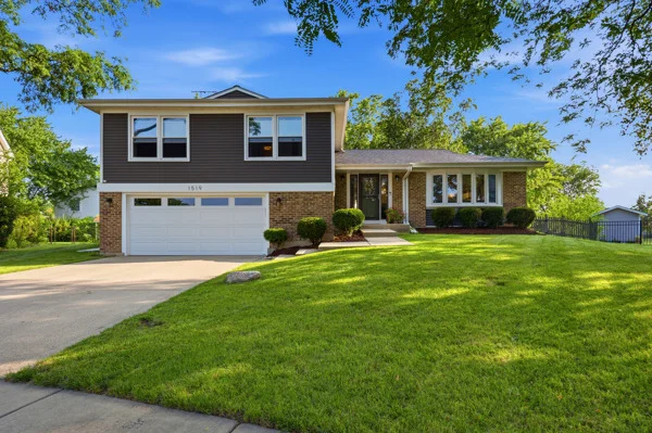 Unit for sale at 1519 W Raleigh Court, Arlington Heights, IL 60004