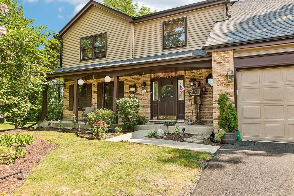 Unit for sale at 816 Bonnie Brae Lane, Bolingbrook, IL 60440