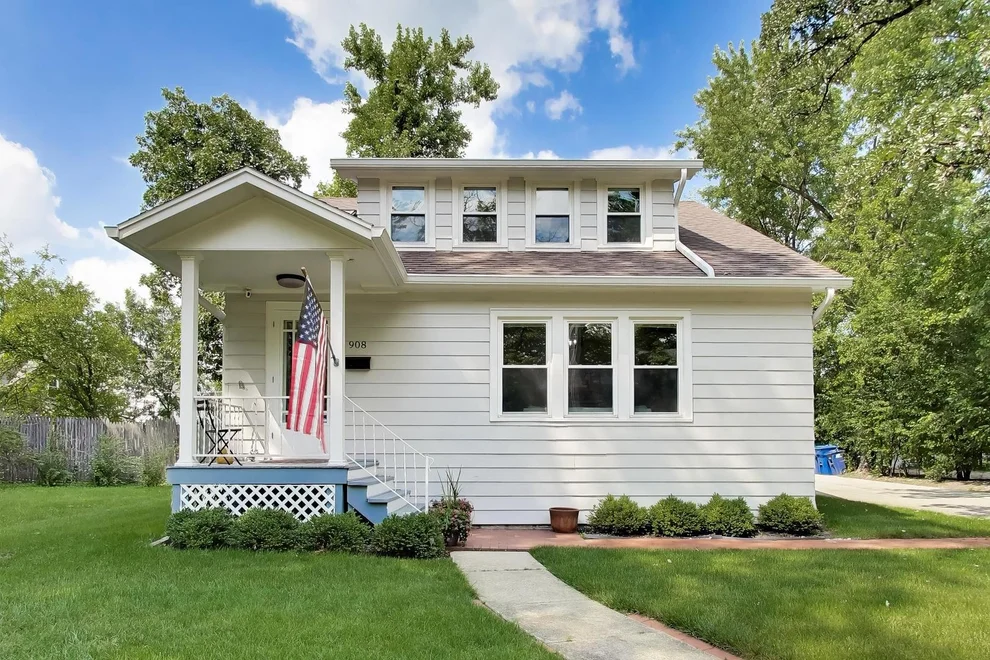 Unit for sale at 908 Fairoaks Avenue, Deerfield, IL 60015