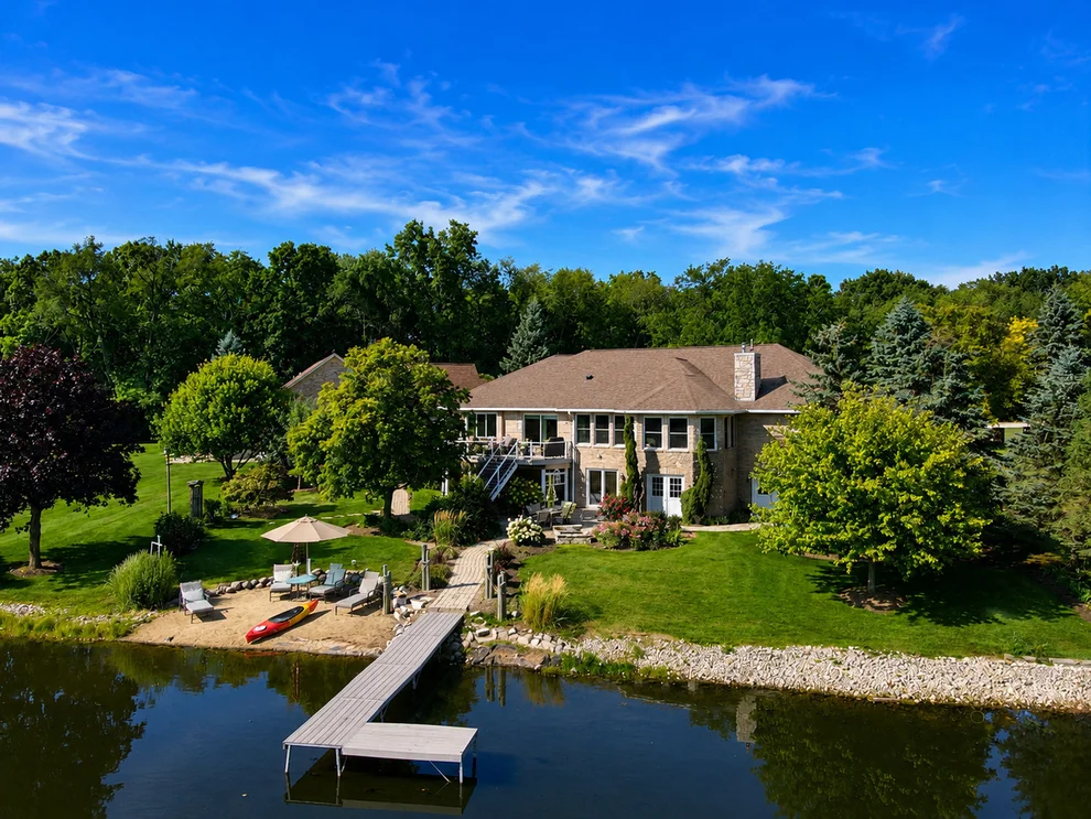 Unit for sale at 115 Cardinal Court, Island Lake, IL 60042