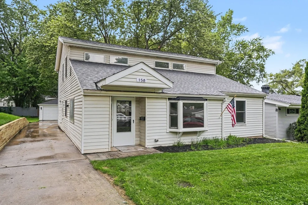 Unit for sale at 158 N Prairie Avenue, Mundelein, IL 60060