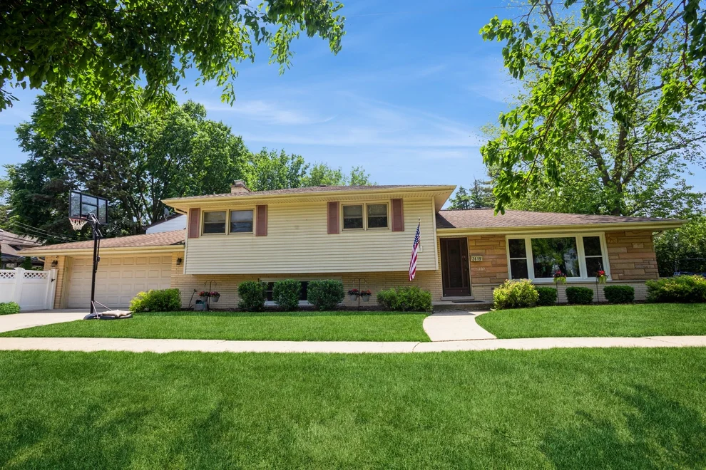 Unit for sale at 2619 Manor Lane, Park Ridge, IL 60068