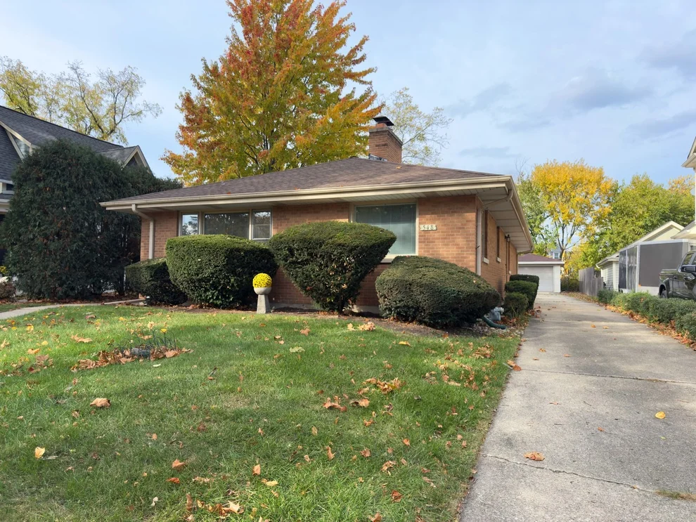 Unit for sale at 548 Elm Street, Glen Ellyn, IL 60137