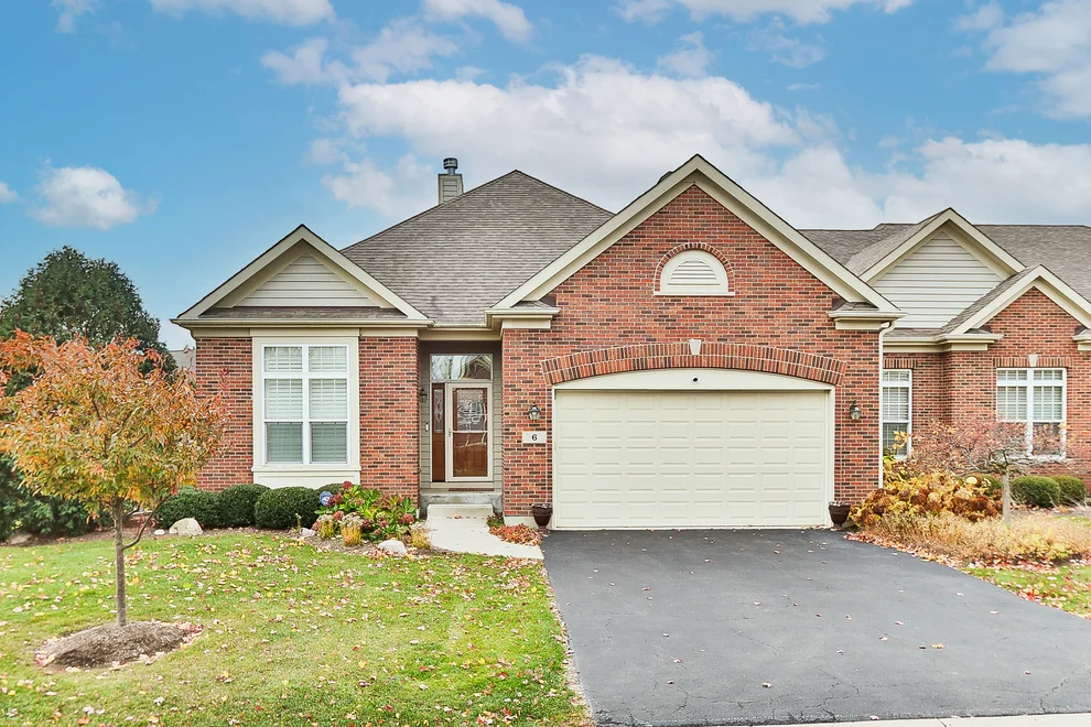 Unit for sale at 6 Sugar Maple Court, Lake In The Hills, IL 60156