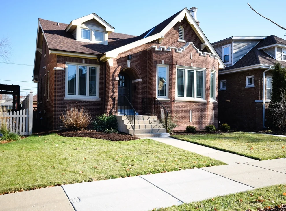Unit for sale at 9833 S Hoyne Avenue, Chicago, IL 60643