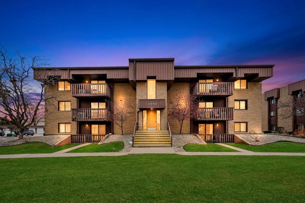 Unit for sale at 1500 ROCK RUN Drive, Crest Hill, IL 60435