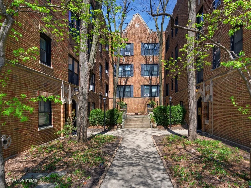 Unit for sale at 1104 W Montana Street, Chicago, IL 60614