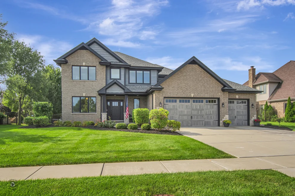 Unit for sale at 1973 Edgeview Drive, New Lenox, IL 60451