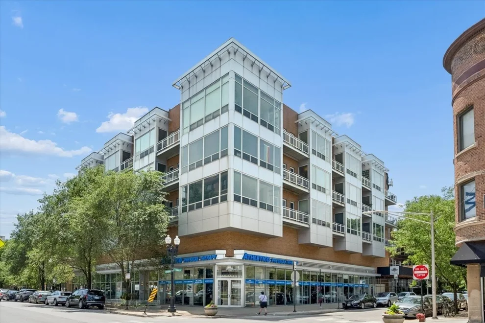 Unit for sale at 3920 N Sheridan Road, Chicago, IL 60613