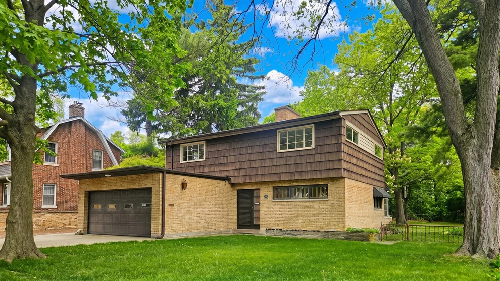 Unit for sale at 645 Judge Avenue, Waukegan, IL 60085