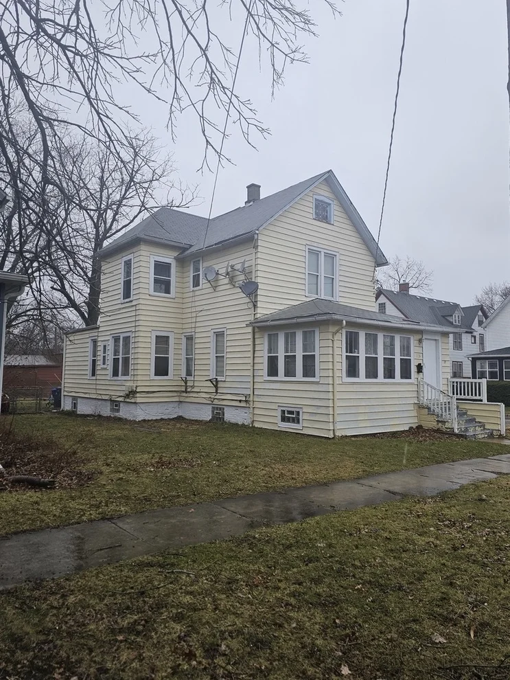 Unit for sale at 728 N Ash Street, Waukegan, IL 60085