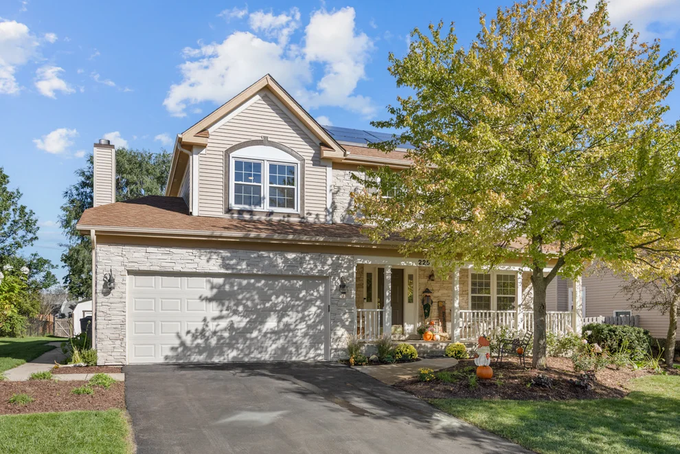 Unit for sale at 225 Farmhill Drive, Algonquin, IL 60102