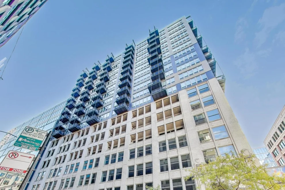 Unit for sale at 565 W Quincy Street, Chicago, IL 60661