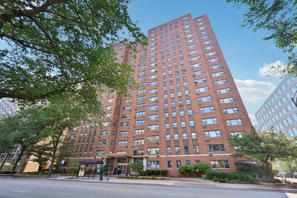 Unit for sale at 2909 N SHERIDAN Road, Chicago, IL 60657