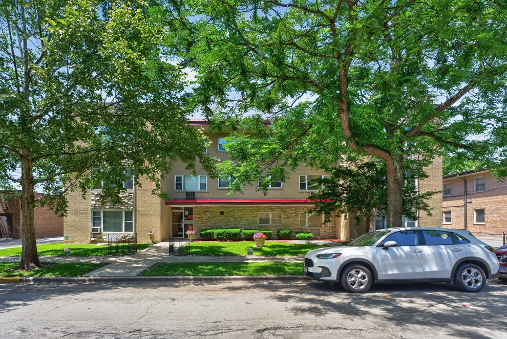 Unit for sale at 415 S MAPLE Avenue, Oak Park, IL 60302