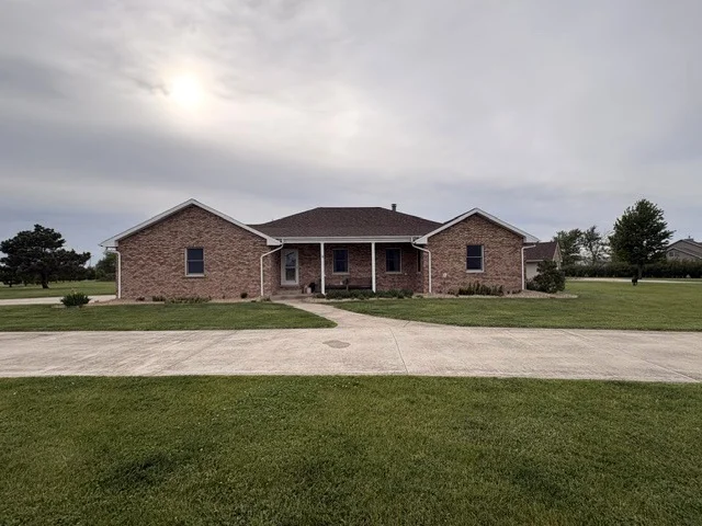 Unit for sale at 31025 N 2400 East Road, Dwight, IL 60420
