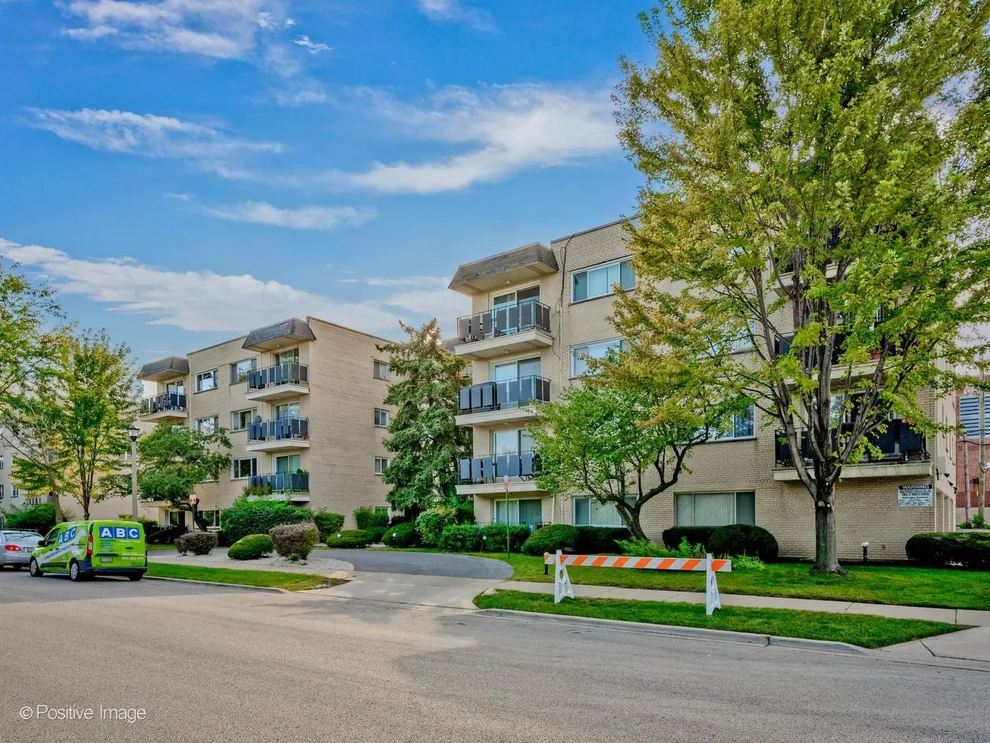 Unit for sale at 8230 ELMWOOD Avenue, Skokie, IL 60077