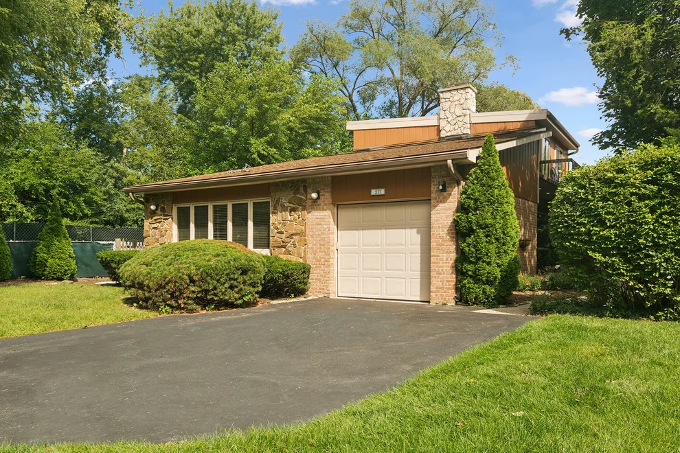 Unit for sale at 211 Blackhawk Road, Highland Park, IL 60035