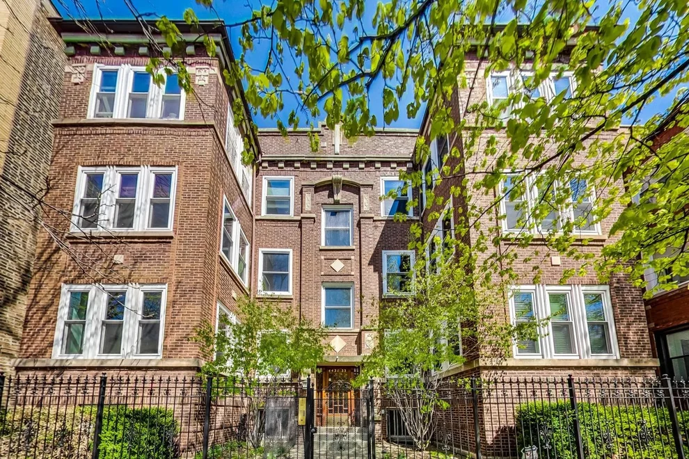 Unit for sale at 4433 N Wolcott Avenue, Chicago, IL 60640