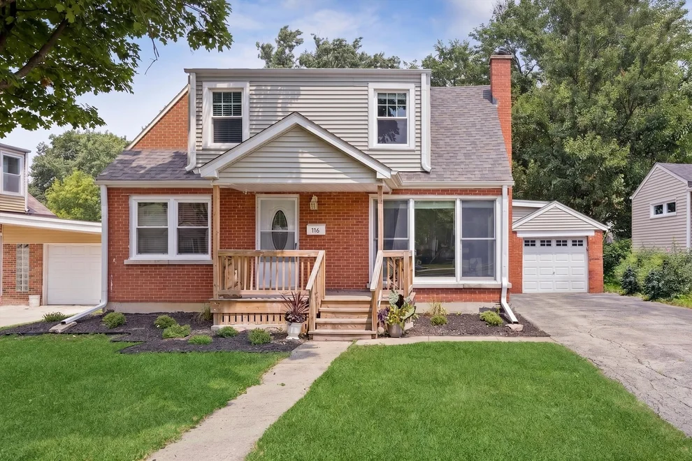 Unit for sale at 116 W Park Drive, Lombard, IL 60148