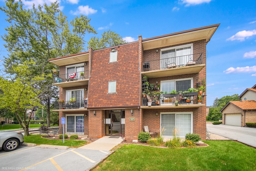 Unit for sale at 7029 167th Street, Tinley Park, IL 60477