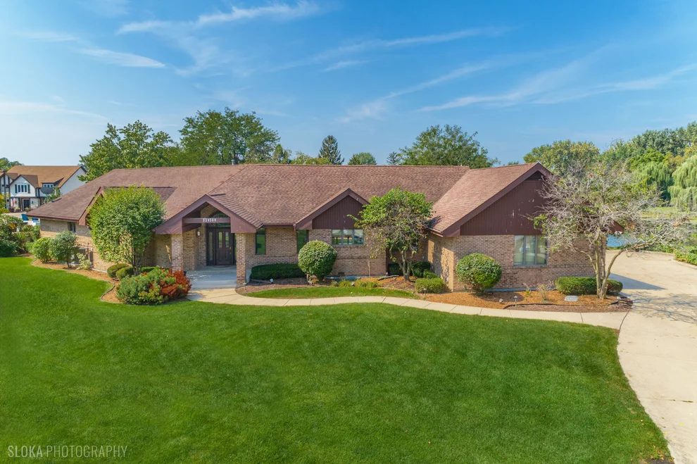 Unit for sale at 22W569 Glen Court, Medinah, IL 60157