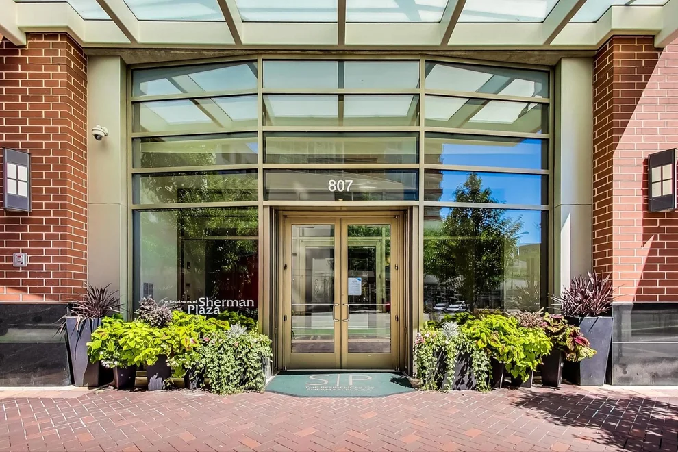Unit for sale at 807 DAVIS Street, Evanston, IL 60201