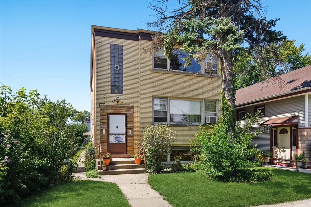 Unit for sale at 5214 N Leamington Avenue, Chicago, IL 60630