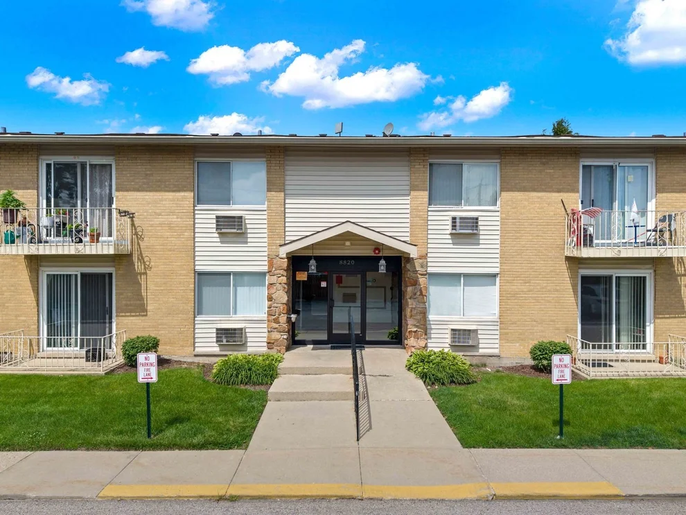 Unit for sale at 8820 N Western Avenue, Des Plaines, IL 60016