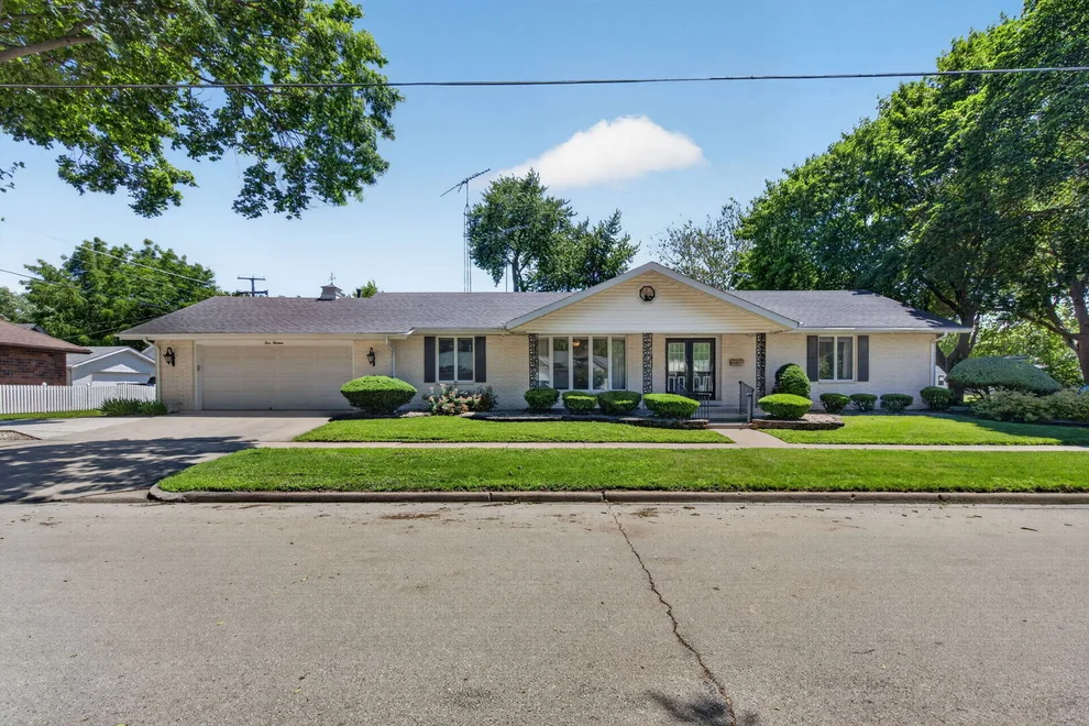 Unit for sale at 413 Price Street, Morris, IL 60450