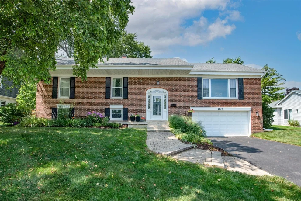 Unit for sale at 1058 W Illinois Avenue, Palatine, IL 60067