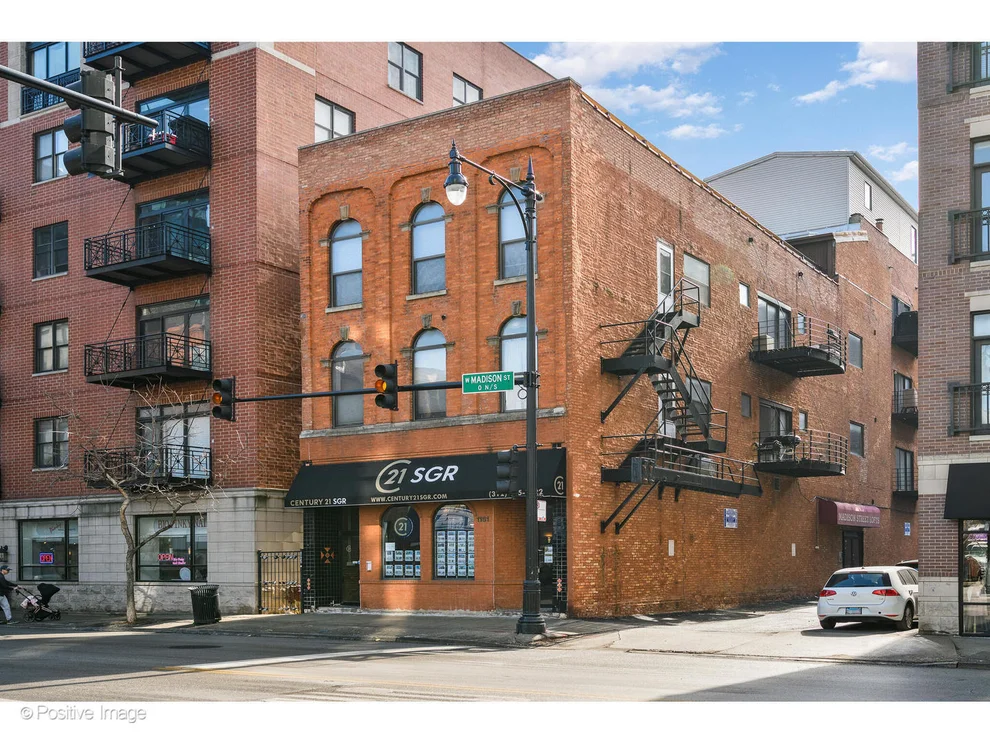 Unit for sale at 1161 W MADISON Street, Chicago, IL 60607