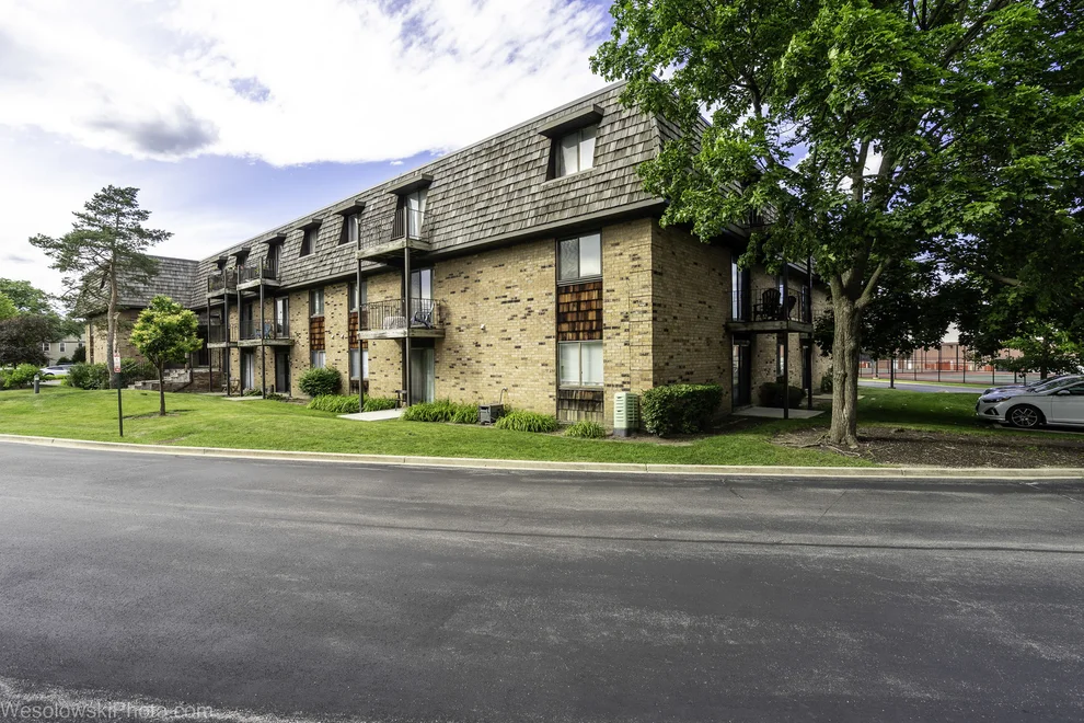 Unit for sale at 11 OAK CREEK Drive, Buffalo Grove, IL 60089