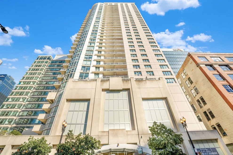 Unit for sale at 125 S JEFFERSON Street, Chicago, IL 60661