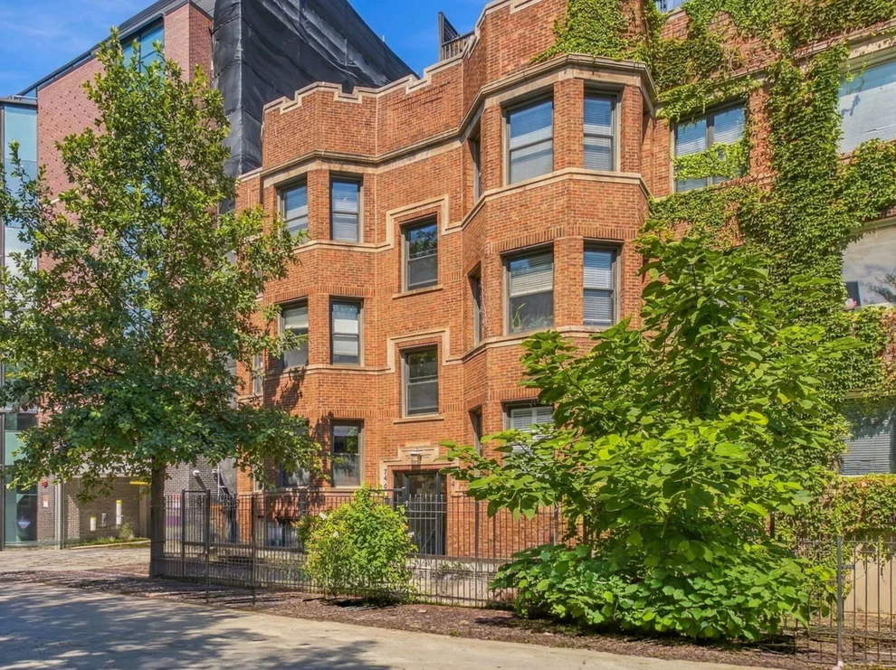 Unit for sale at 746 W Cornelia Avenue, Chicago, IL 60657