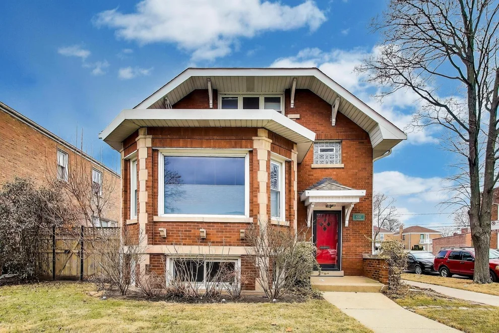 Unit for sale at 6503 N Maplewood Avenue, Chicago, IL 60645