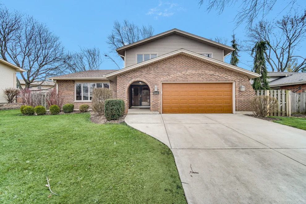 Unit for sale at 519 Charlestown Drive, Bolingbrook, IL 60440