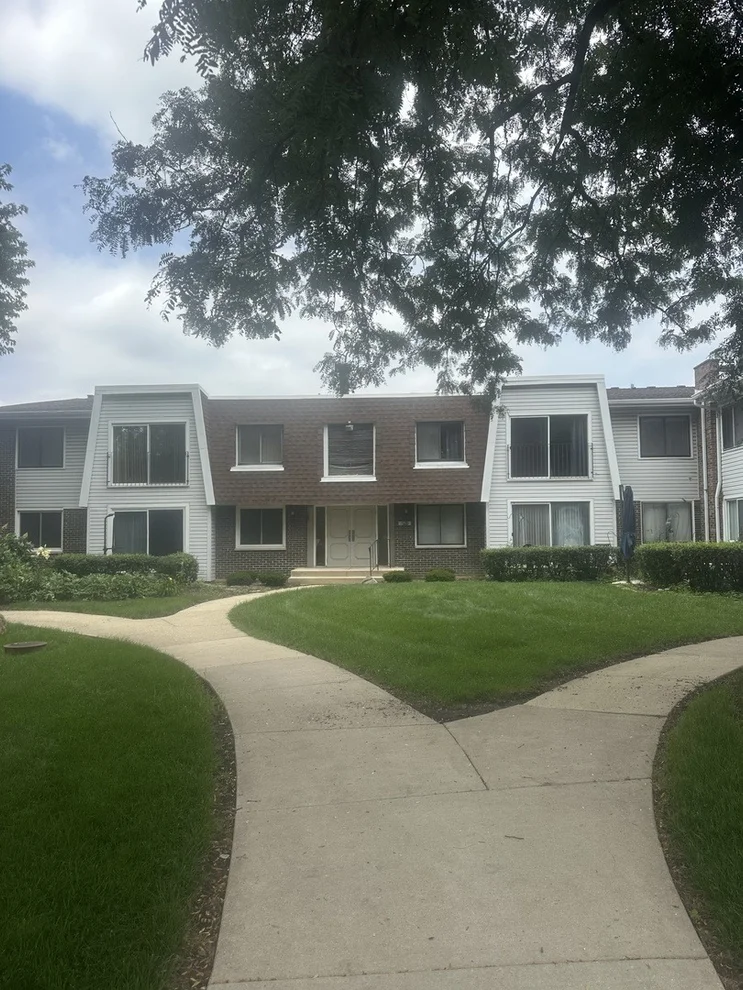 Unit for sale at 2711 Hobson Road, Woodridge, IL 60517