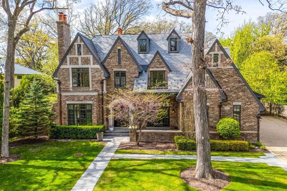 Unit for sale at 231 Woodlawn Avenue, Winnetka, IL 60093