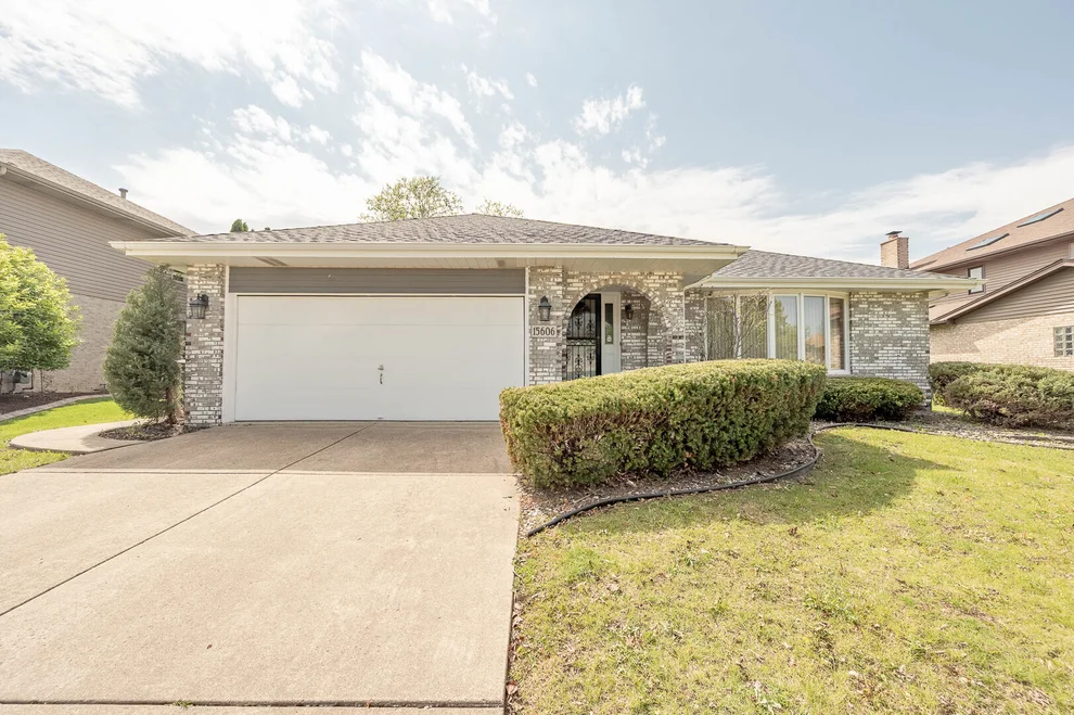 Unit for sale at 15606 New England Avenue, Oak Forest, IL 60452