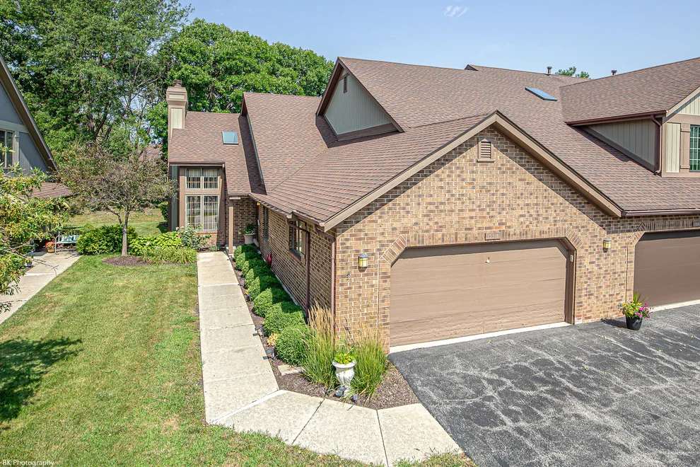 Unit for sale at 13318 Oak Hills Parkway, Palos Heights, IL 60463